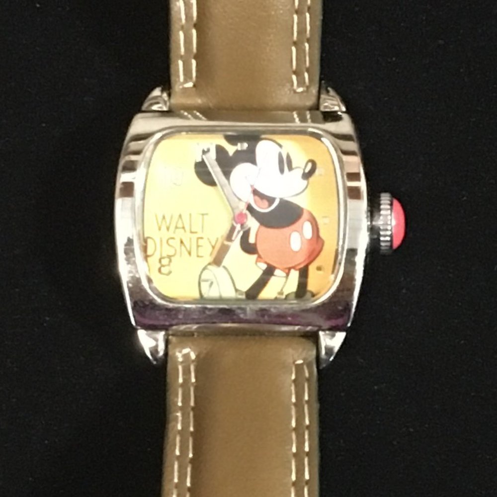 Men's Disney Mickey Mouse collectible watch silver tone case, brown band MC0473